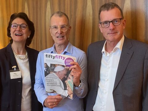 Maria Fischer, BKU-Vorstand Düsseldorf, fiftyfifty-Geschäftsführer Hubert Ostendorf und BKU-Bundesvorsitzender Dr. Martin Nebeling. (Foto: BKU)